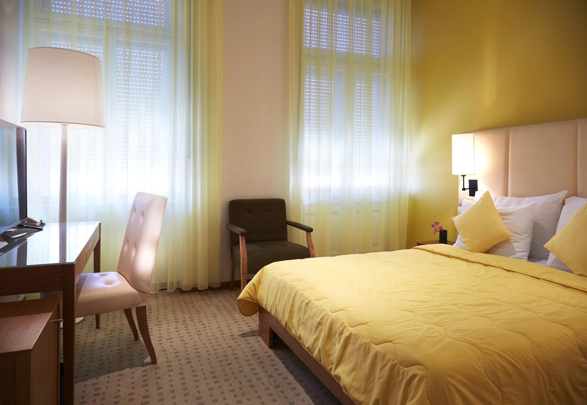 Astoria Hotel أوباتيا المظهر الخارجي الصورة