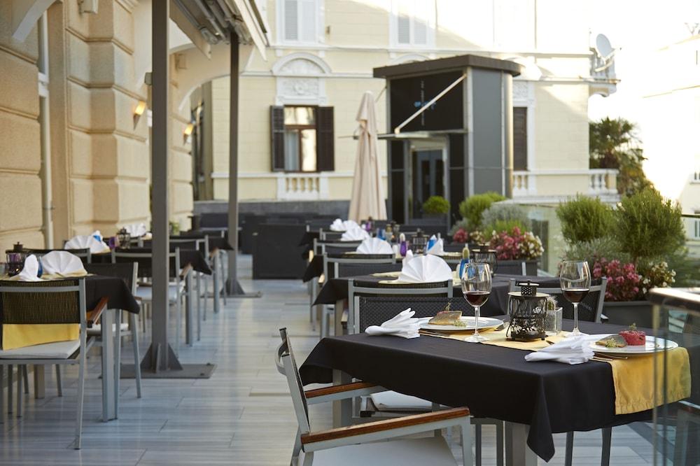 Astoria Hotel أوباتيا المظهر الخارجي الصورة