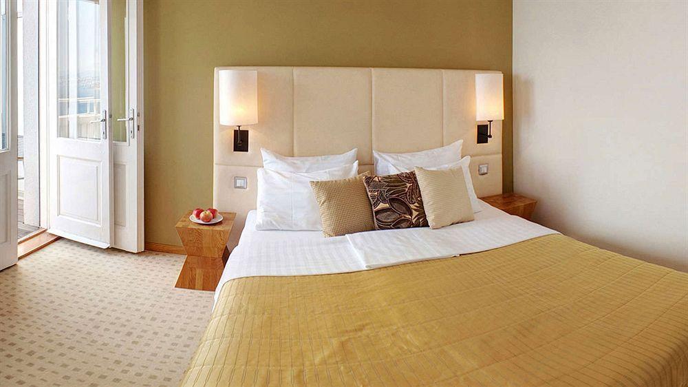 Astoria Hotel أوباتيا المظهر الخارجي الصورة