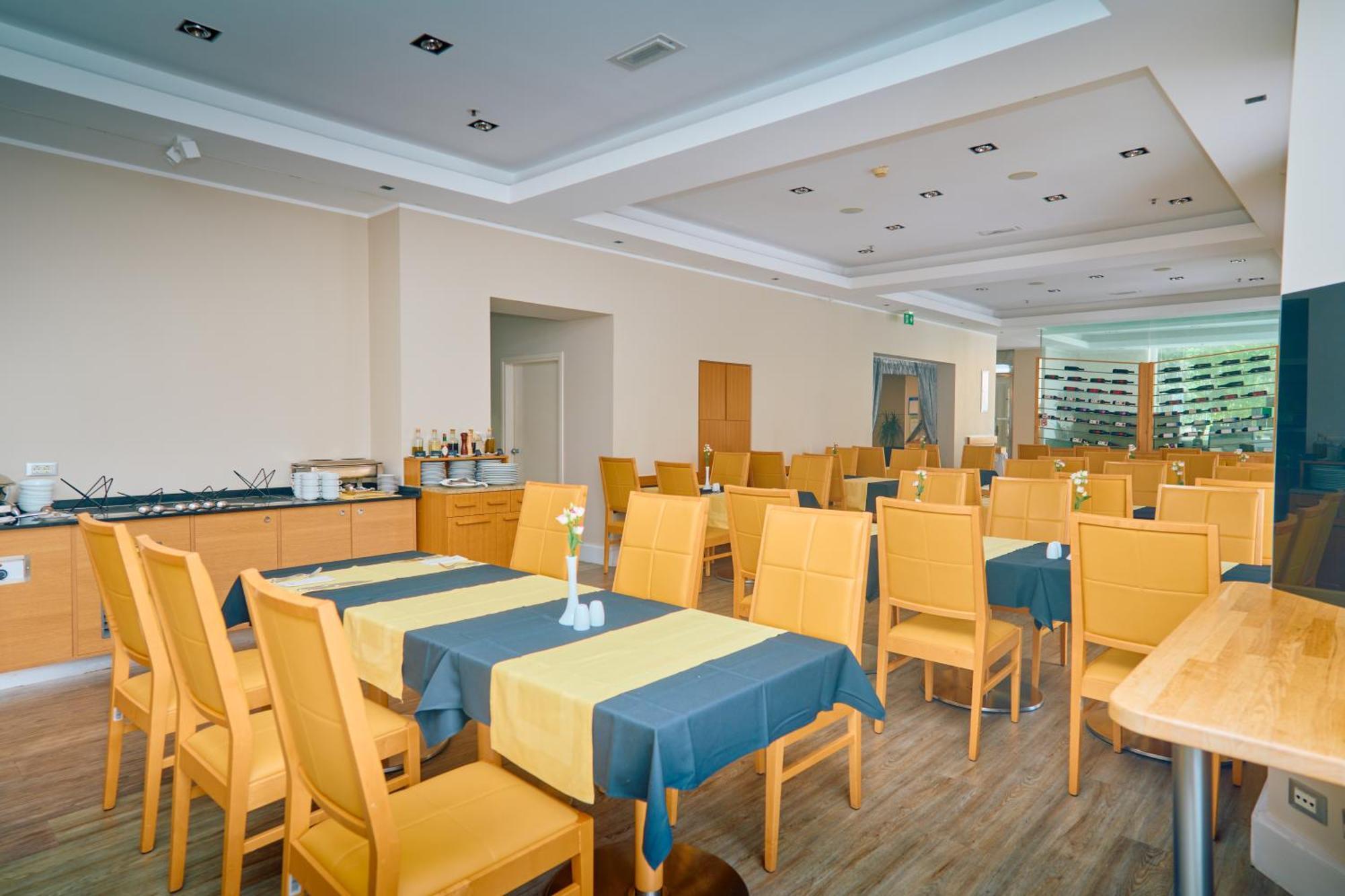 Astoria Hotel أوباتيا المظهر الخارجي الصورة
