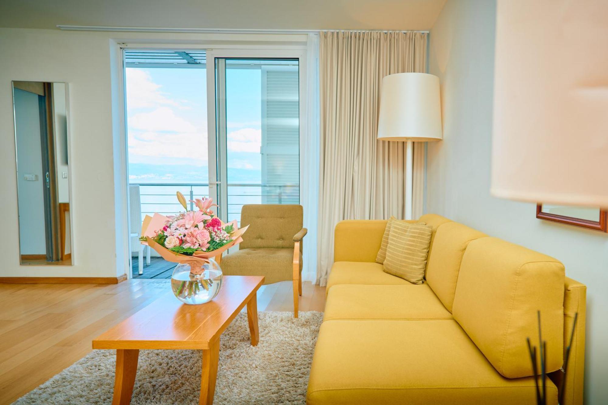 Astoria Hotel أوباتيا المظهر الخارجي الصورة