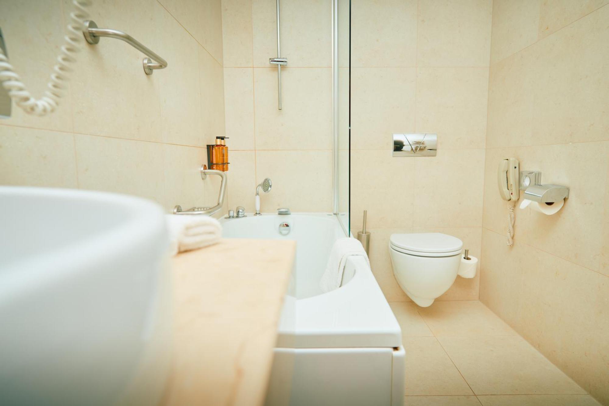 Astoria Hotel أوباتيا المظهر الخارجي الصورة