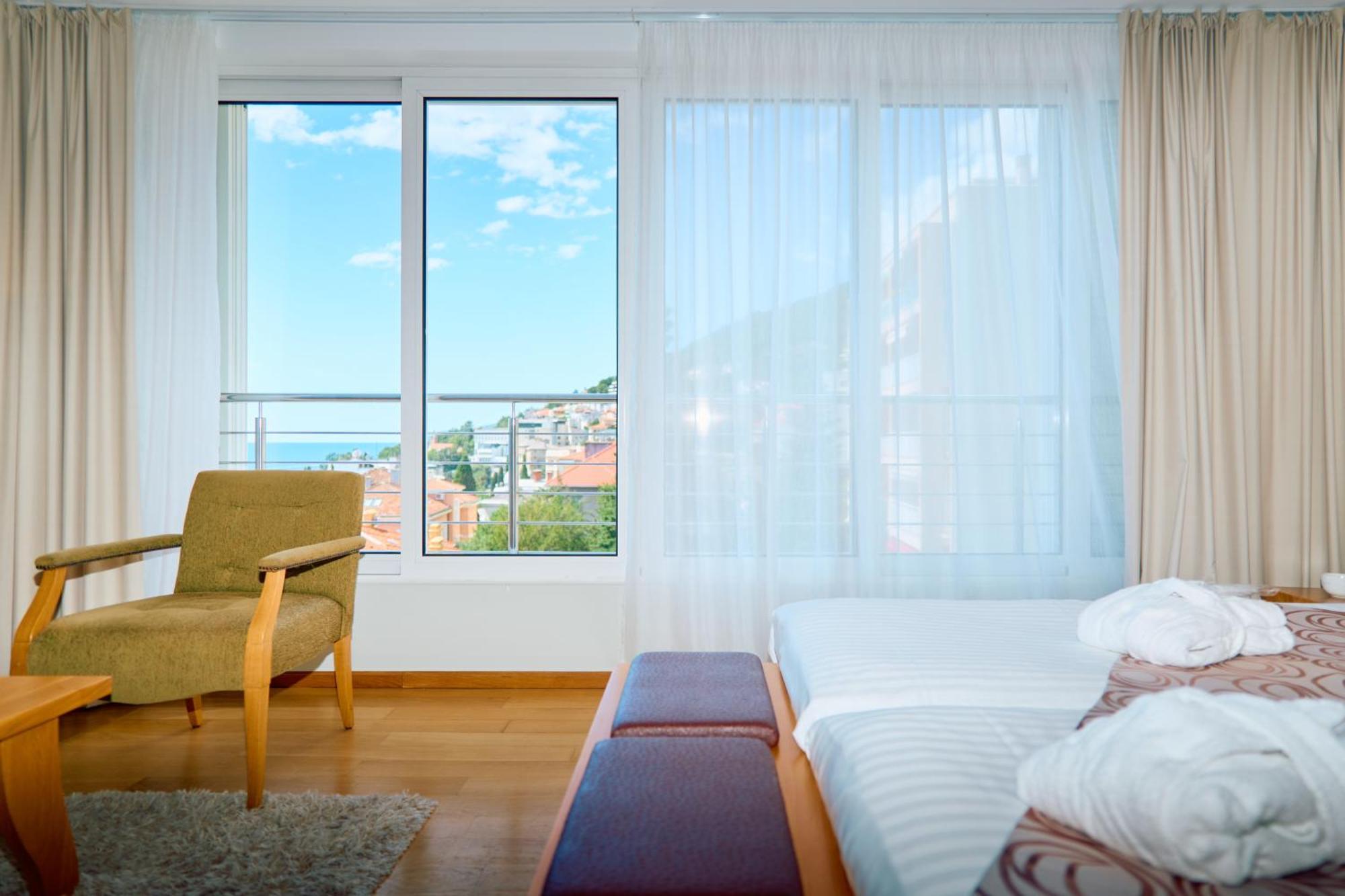 Astoria Hotel أوباتيا المظهر الخارجي الصورة
