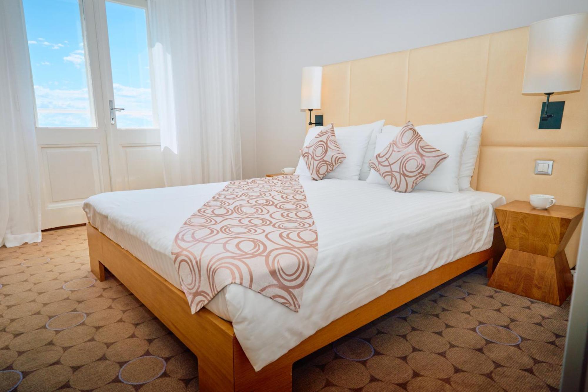 Astoria Hotel أوباتيا المظهر الخارجي الصورة