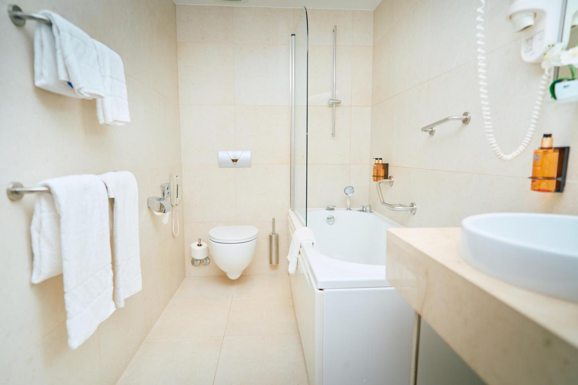 Astoria Hotel أوباتيا المظهر الخارجي الصورة