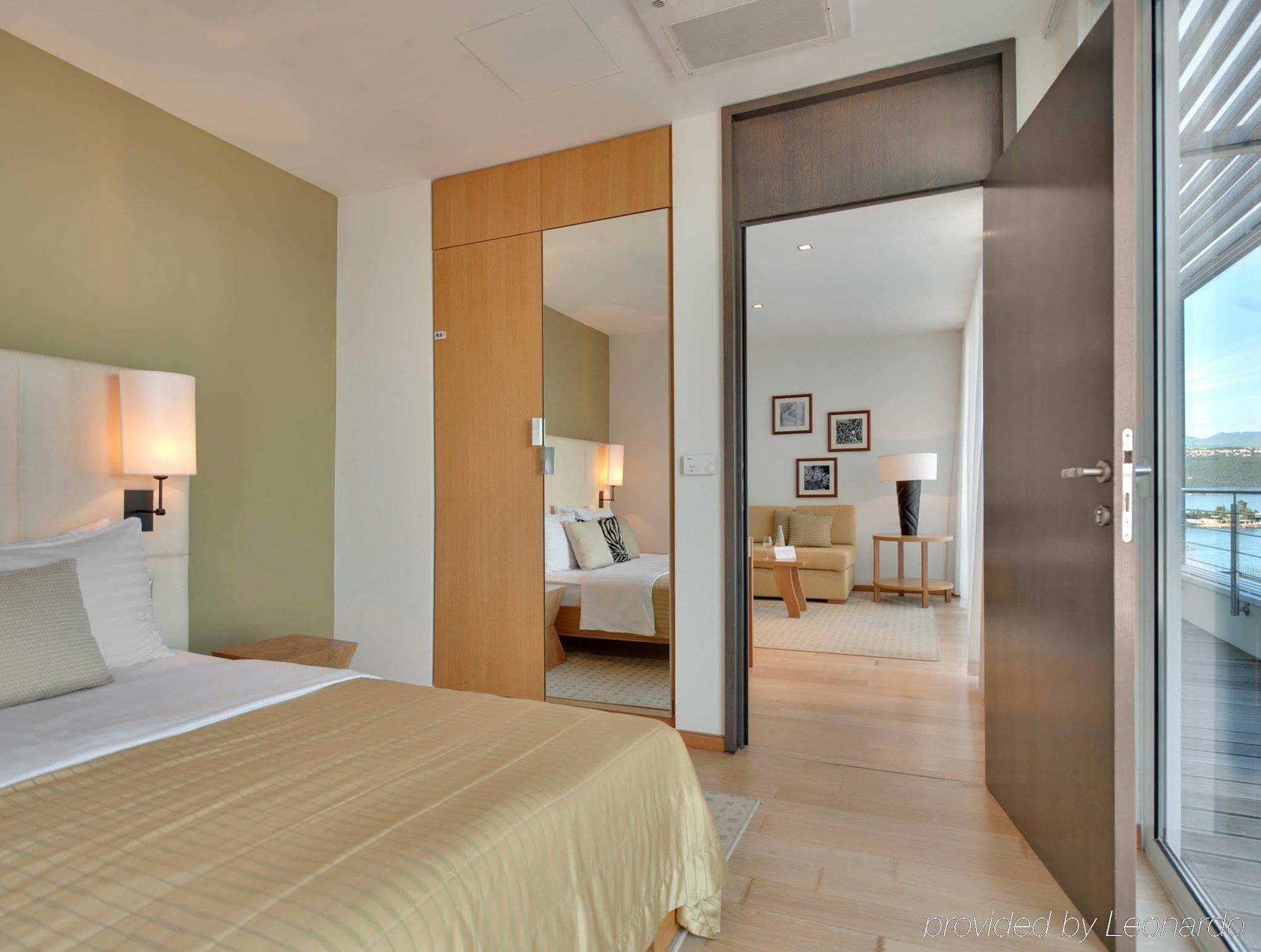 Astoria Hotel أوباتيا المظهر الخارجي الصورة