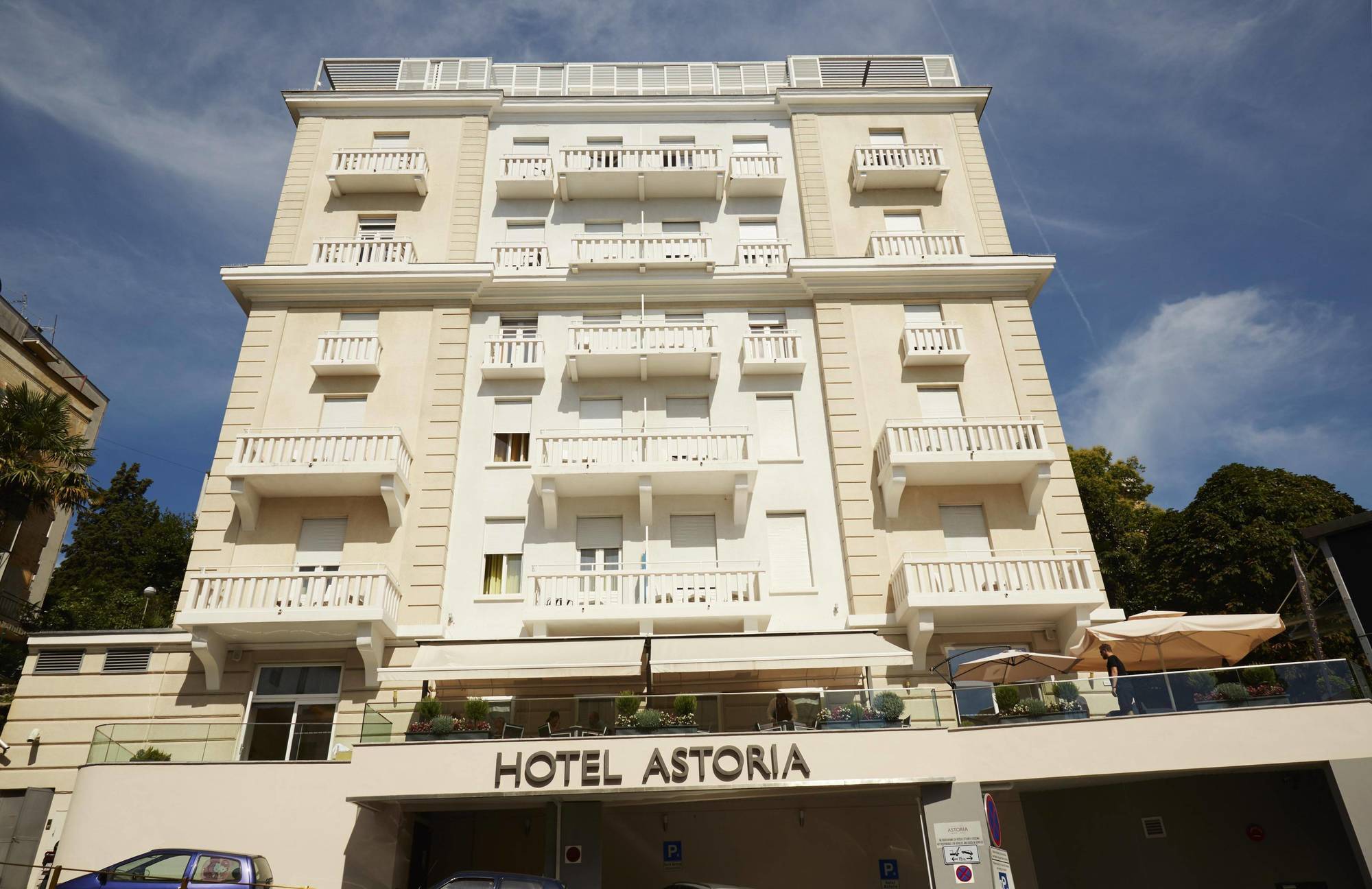 Astoria Hotel أوباتيا المظهر الخارجي الصورة