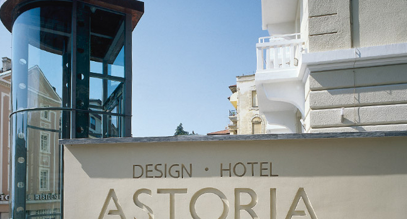 Astoria Hotel أوباتيا المظهر الخارجي الصورة
